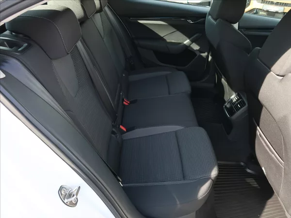 Škoda Octavia 2,0 TDi,1majČR,DSG,Serv.k.,DPH - foto 18
