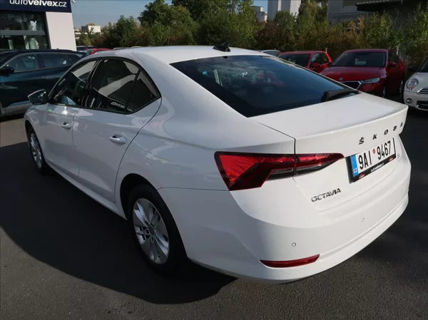 Škoda Octavia 2,0 TDi,1majČR,DSG,Serv.k.,DPH - foto 4