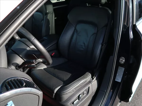 Audi Q7 3,0 TDi,176kW,NovéČR,7míst - foto 10