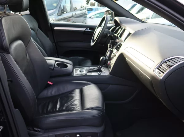 Audi Q7 3,0 TDi,176kW,NovéČR,7míst - foto 12