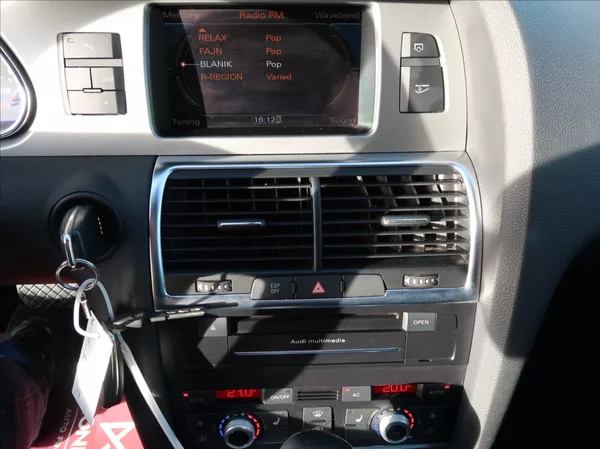 Audi Q7 3,0 TDi,176kW,NovéČR,7míst - foto 13