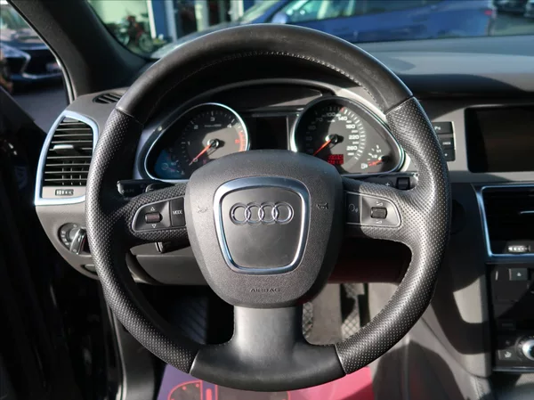 Audi Q7 3,0 TDi,176kW,NovéČR,7míst - foto 15