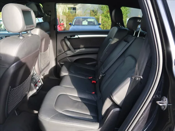 Audi Q7 3,0 TDi,176kW,NovéČR,7míst - foto 19