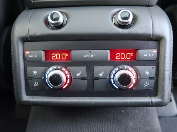 Audi Q7 3,0 TDi,176kW,NovéČR,7míst - foto 22