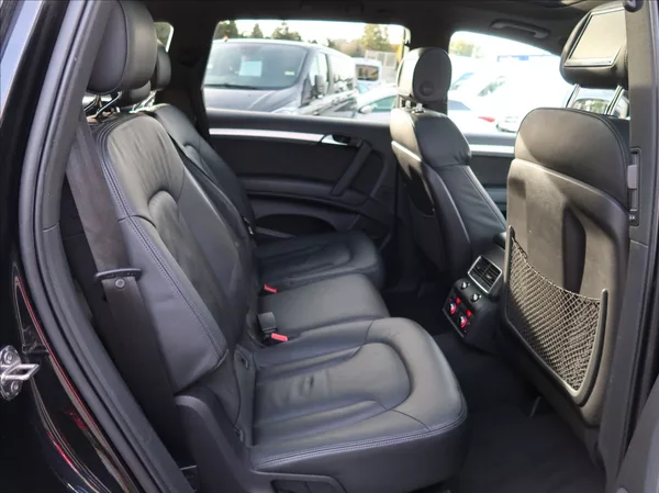 Audi Q7 3,0 TDi,176kW,NovéČR,7míst - foto 23