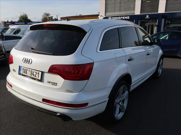 Audi Q7 3,0 TDi,176kW,NovéČR,7míst - foto 3