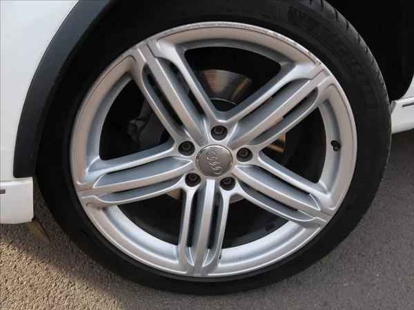 Audi Q7 3,0 TDi,176kW,NovéČR,7míst - foto 30