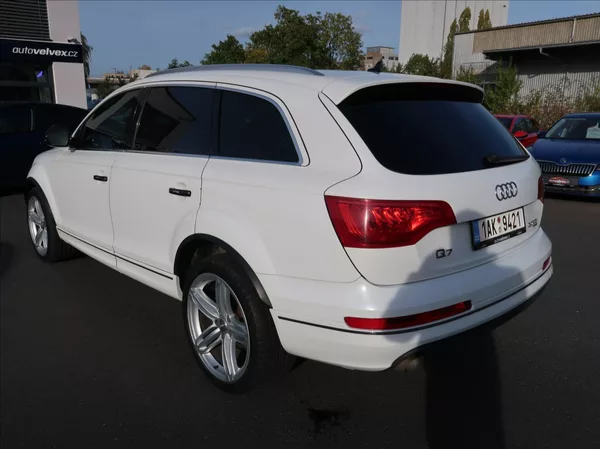 Audi Q7 3,0 TDi,176kW,NovéČR,7míst - foto 4