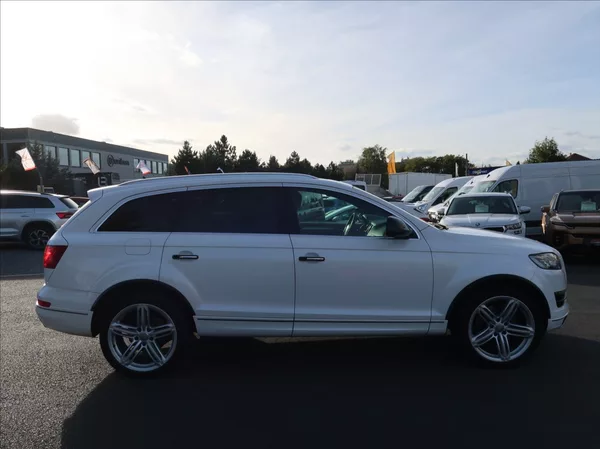 Audi Q7 3,0 TDi,176kW,NovéČR,7míst - foto 5