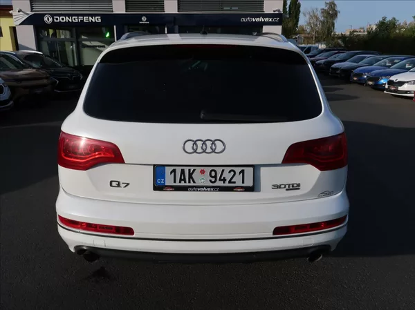 Audi Q7 3,0 TDi,176kW,NovéČR,7míst - foto 8