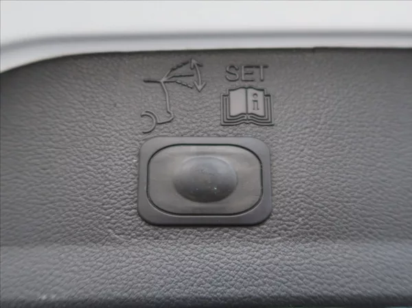 Ford Kuga 1,6 EcoBoost,110kW,NovéČR,tažn - foto 21