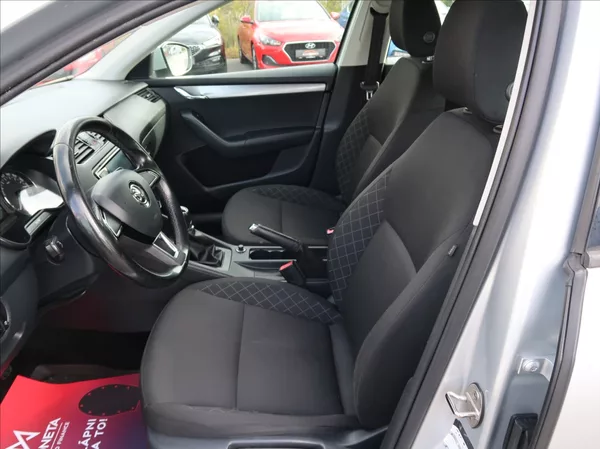 Škoda Octavia 1,6 TDi,85kW,NovéČR,klima - foto 12