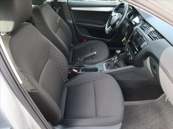Škoda Octavia 1,6 TDi,85kW,NovéČR,klima - foto 13