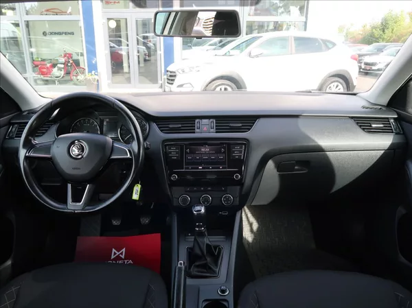 Škoda Octavia 1,6 TDi,85kW,NovéČR,klima - foto 15