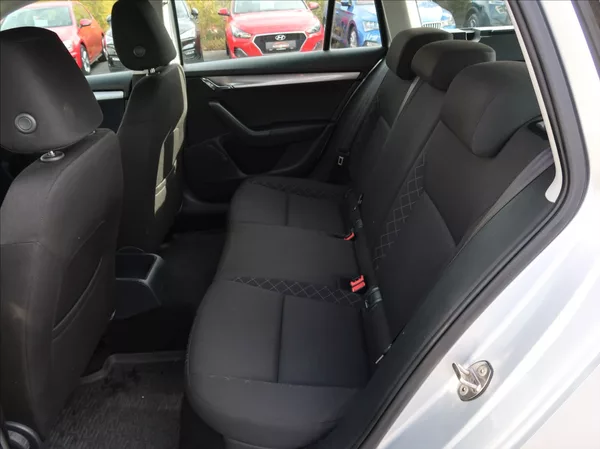 Škoda Octavia 1,6 TDi,85kW,NovéČR,klima - foto 16