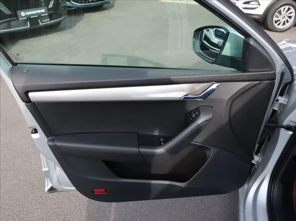 Škoda Octavia 1,6 TDi,85kW,NovéČR,klima - foto 18