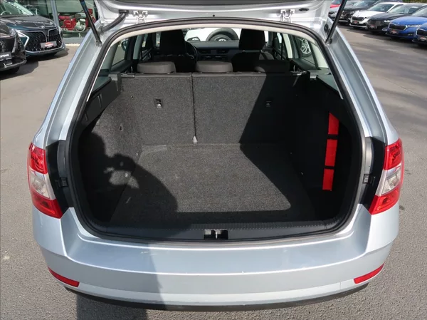 Škoda Octavia 1,6 TDi,85kW,NovéČR,klima - foto 20