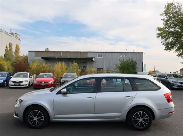 Škoda Octavia 1,6 TDi,85kW,NovéČR,klima - foto 6