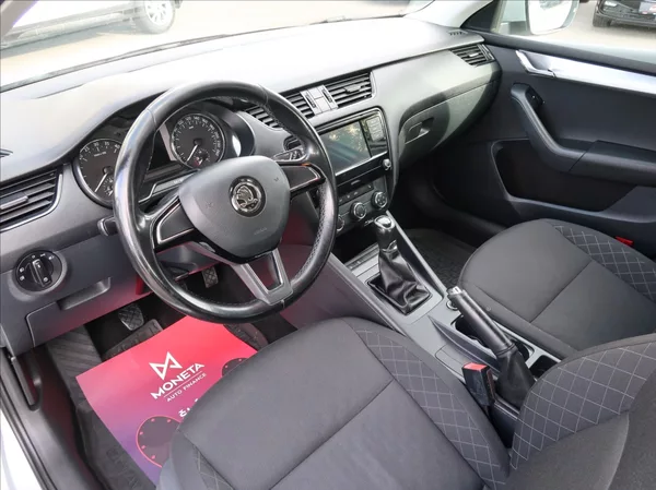 Škoda Octavia 1,6 TDi,85kW,NovéČR,klima - foto 9