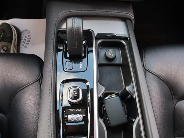 Volvo XC90 2,0 B5,173kW,MomentumPro,1maj - foto 18