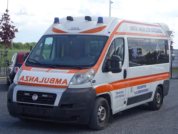 Fiat Ducato 3.0JTD VYBAVENÝ SANITNÍ VŮZ