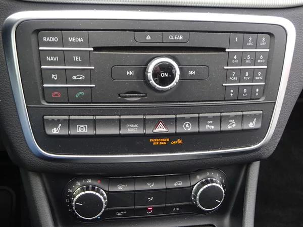 Mercedes-Benz GLA 200d 100kW 4MATIC PANORAMA - foto 18