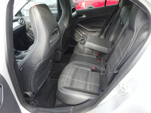 Mercedes-Benz GLA 200d 100kW 4MATIC PANORAMA - foto 8