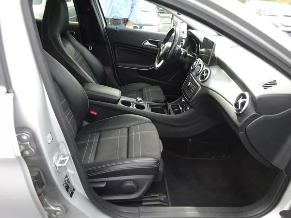 Mercedes-Benz GLA 200d 100kW 4MATIC PANORAMA - foto 9