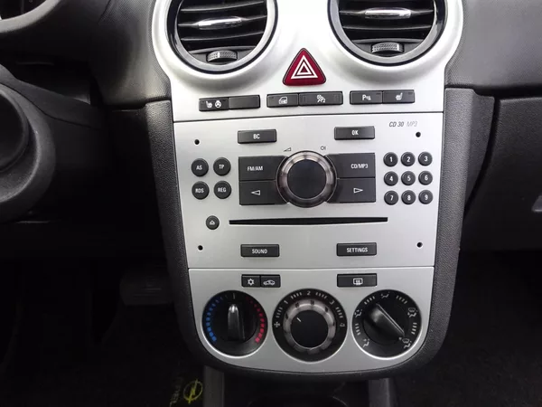 Opel Corsa 1.4i 74kW AUTOMAT SERVISKA - foto 13