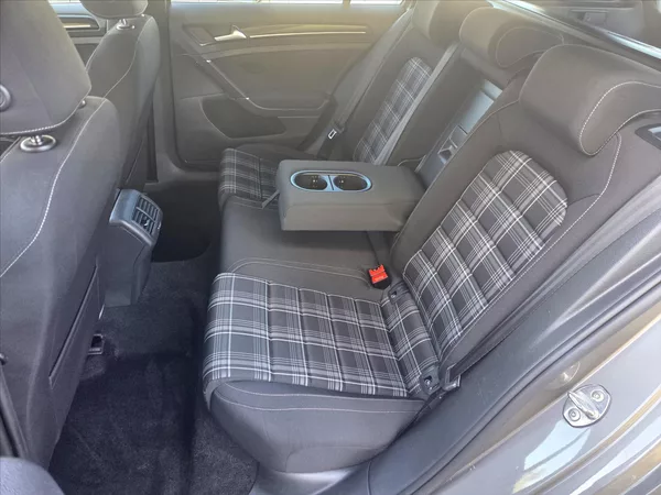 Volkswagen Golf 2,0 TDi 135kW DSG GTD ČR 2.maj - foto 10
