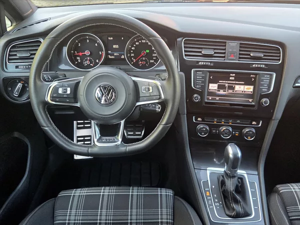 Volkswagen Golf 2,0 TDi 135kW DSG GTD ČR 2.maj - foto 12