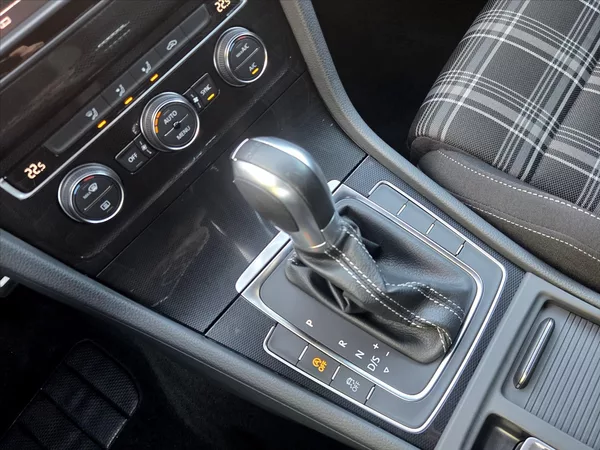 Volkswagen Golf 2,0 TDi 135kW DSG GTD ČR 2.maj - foto 15