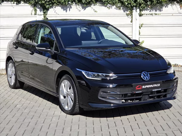 Volkswagen Golf 1,5 eTSi 110kW DSG Tov.záruka