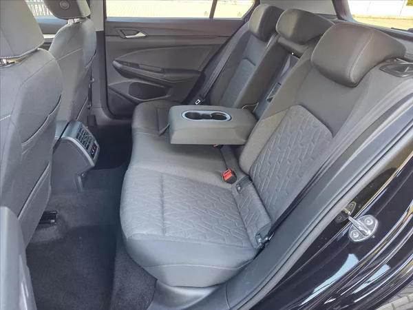 Volkswagen Golf 1,5 eTSi 110kW DSG Tov.záruka - foto 10