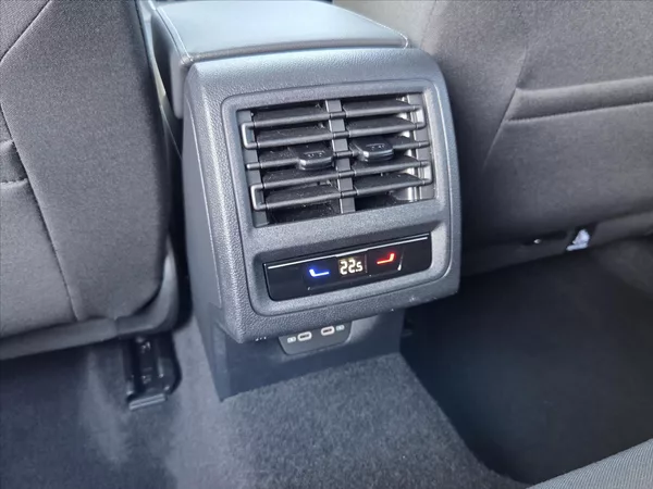 Volkswagen Golf 1,5 eTSi 110kW DSG Tov.záruka - foto 11