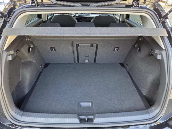 Volkswagen Golf 1,5 eTSi 110kW DSG Tov.záruka - foto 12