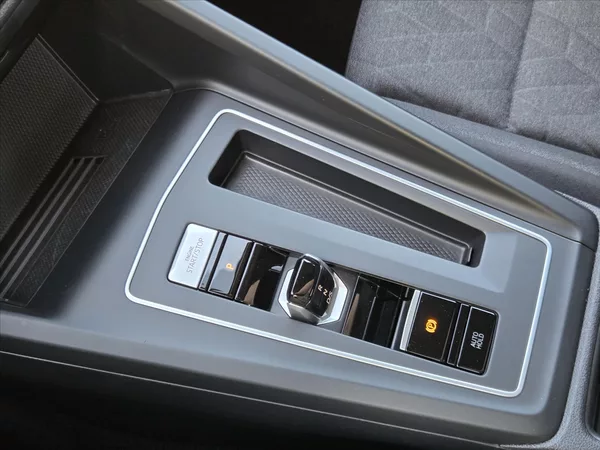 Volkswagen Golf 1,5 eTSi 110kW DSG Tov.záruka - foto 18