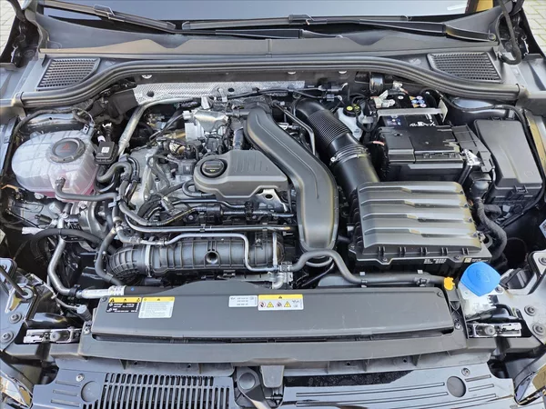 Volkswagen Golf 1,5 eTSi 110kW DSG Tov.záruka - foto 20