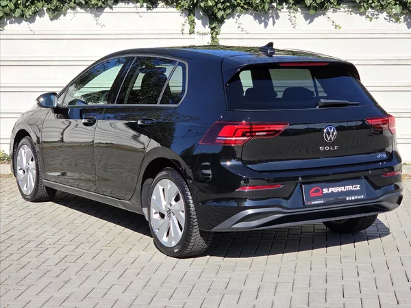 Volkswagen Golf 1,5 eTSi 110kW DSG Tov.záruka - foto 4
