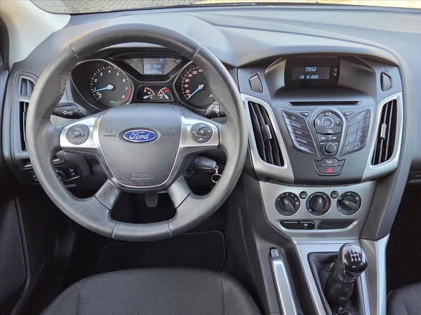 Ford Focus 1,6 Ti-VCT Tažné z. ČR 2.maj 1 - foto 12