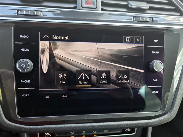 Volkswagen Tiguan 2,0 TDi 4Mot DSG Highline ČR 1 - foto 16