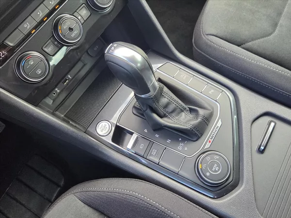 Volkswagen Tiguan 2,0 TDi 4Mot DSG Highline ČR 1 - foto 17