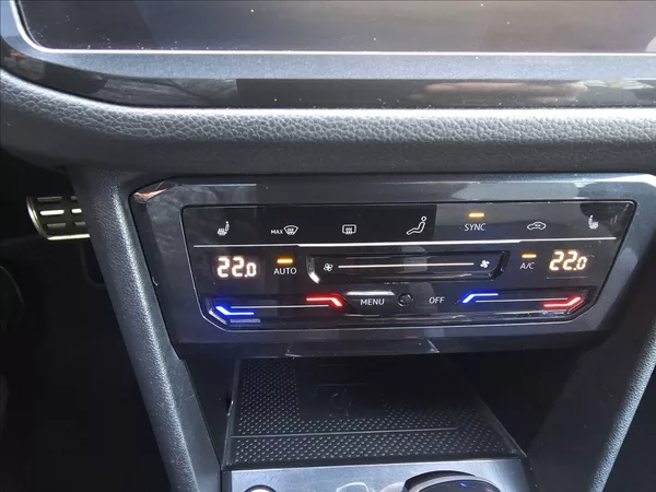Volkswagen Tiguan 2,0 TSi BT235KW D7 R DPH NAVI - foto 22