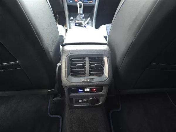 Volkswagen Tiguan 2,0 TSi BT235KW D7 R DPH NAVI - foto 25