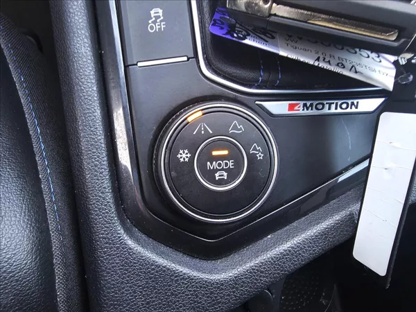 Volkswagen Tiguan 2,0 TSi BT235KW D7 R DPH NAVI - foto 29