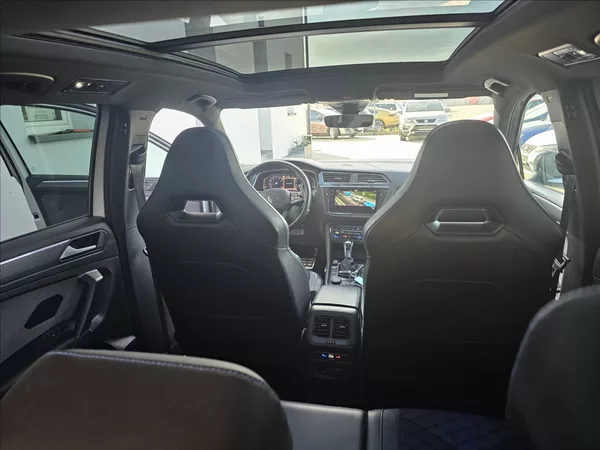 Volkswagen Tiguan 2,0 TSi BT235KW D7 R DPH NAVI - foto 32