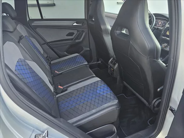 Volkswagen Tiguan 2,0 TSi BT235KW D7 R DPH NAVI - foto 35