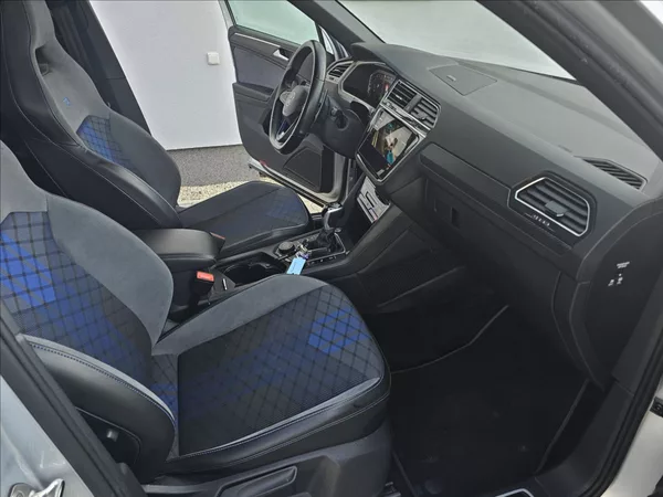 Volkswagen Tiguan 2,0 TSi BT235KW D7 R DPH NAVI - foto 36