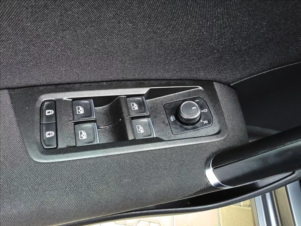 Volkswagen Touran 1,4 TSi 110KW DSG 7 MÍSTNÝ - foto 14