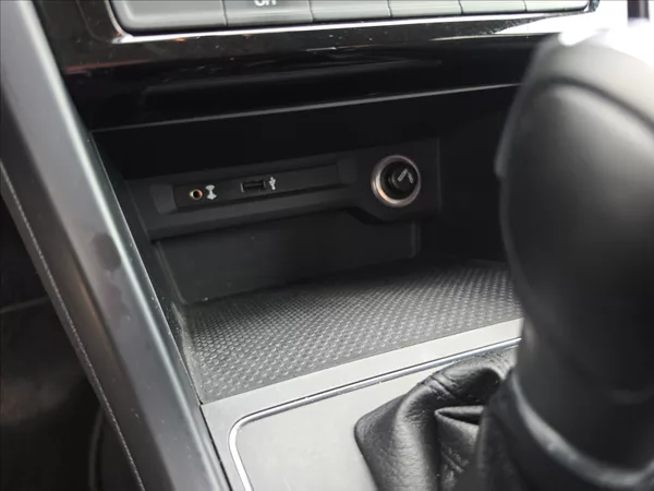 Volkswagen Touran 1,4 TSi 110KW DSG 7 MÍSTNÝ - foto 22